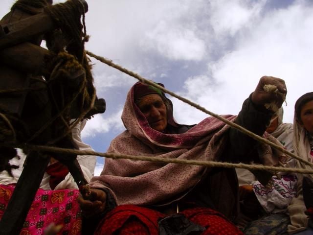 Weaving a woolen carpet